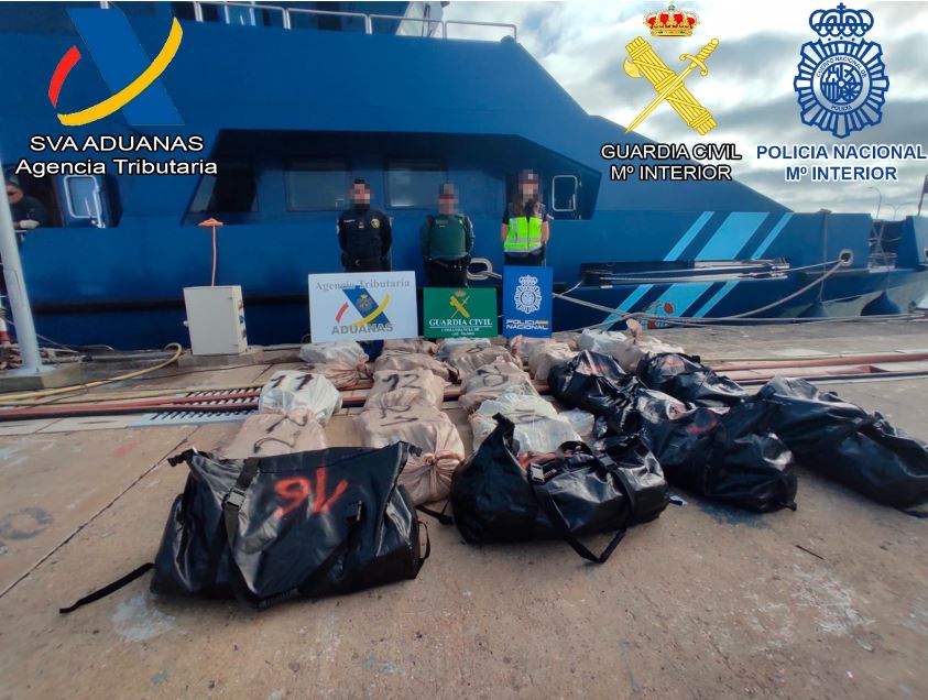 MAOC-N supports Spanish seizure of 500kg of cocaine on board a go-fast, South of the Canary Islands
